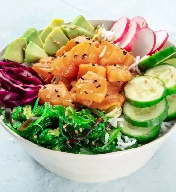 Salada de Arroz com Pepino e Uva-Passa